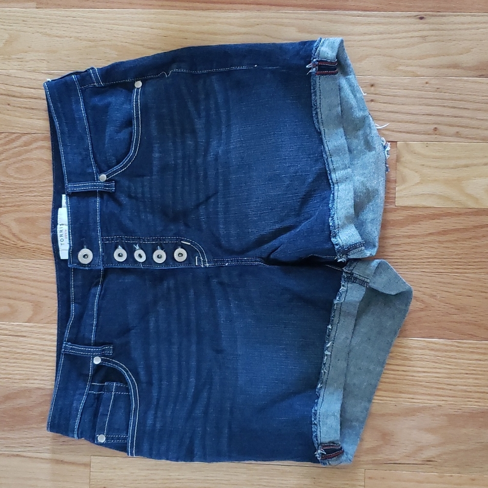 Like New Torrid 5 button jean shorts